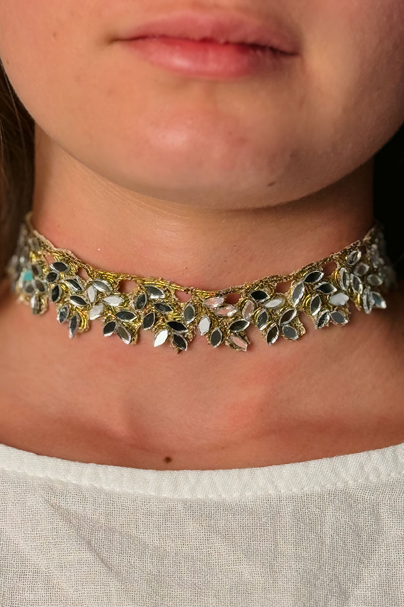 Collar Leaves